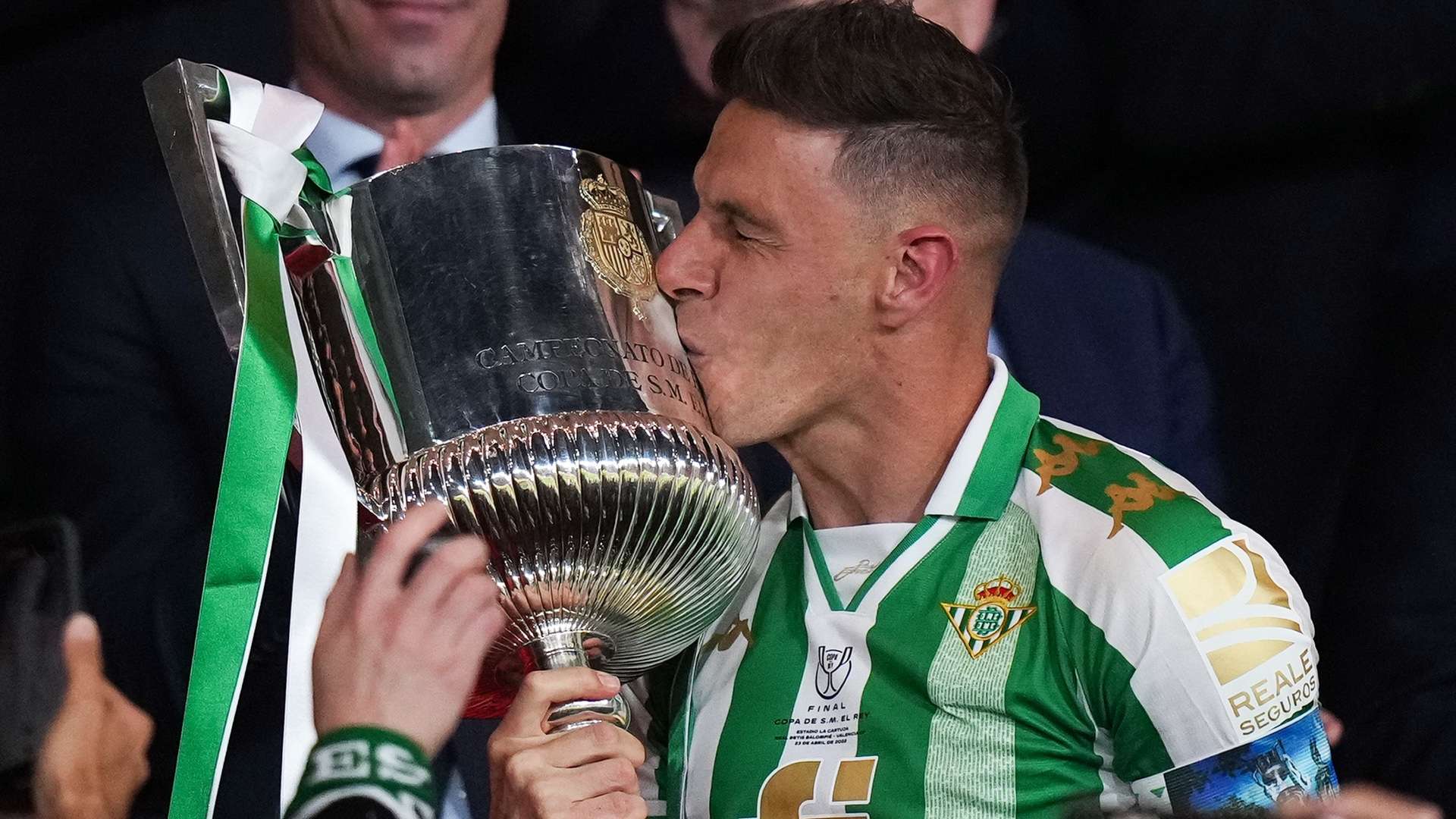 式与球迷互 式与球迷互