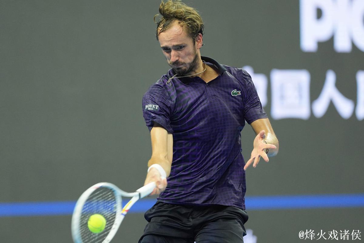 梅德韦杰夫决胜盘退赛 勒纳-钱生涯首进巡回赛决赛